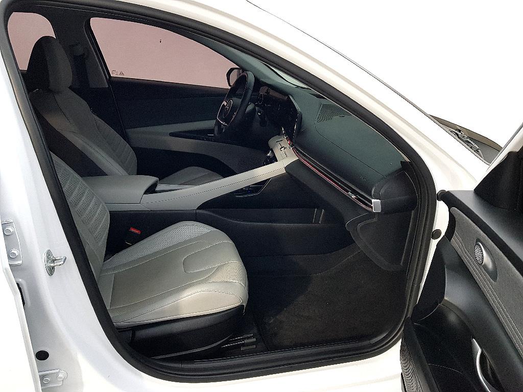 HYUNDAI Avante - Vista 8