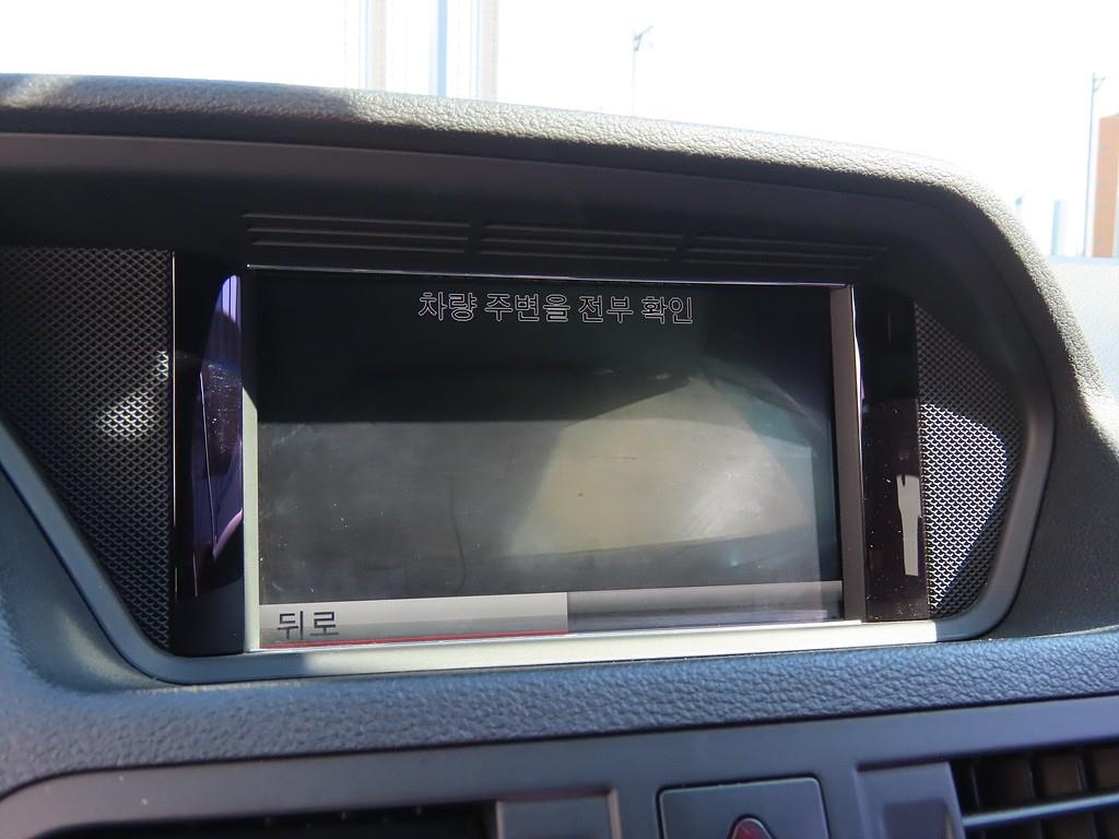 Mercedes Benz E class - Vista 12