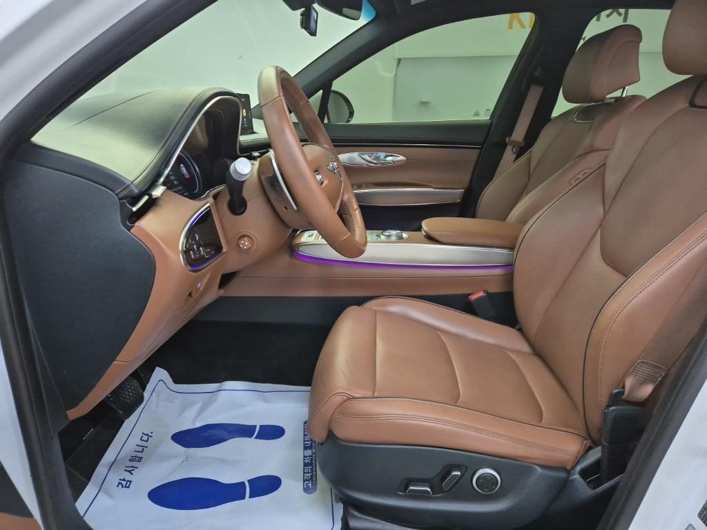 Genesis GV70 - Vista 9