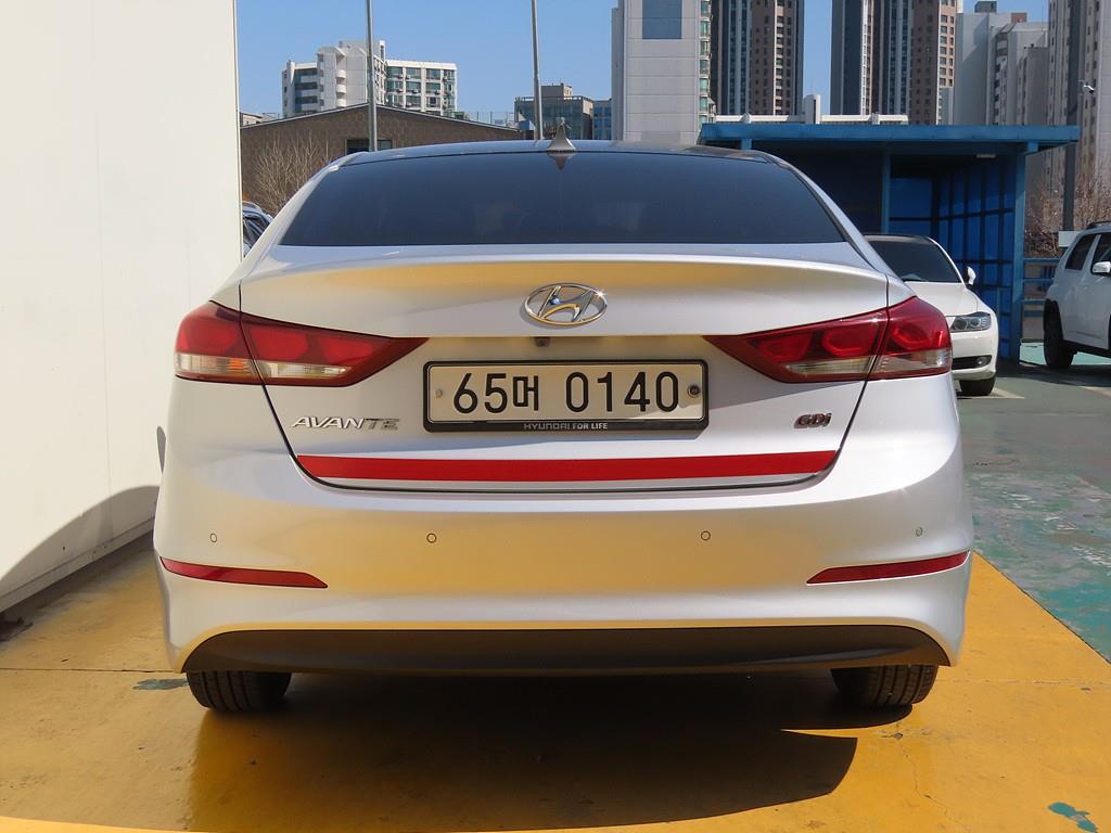 HYUNDAI Avante - Vista 4