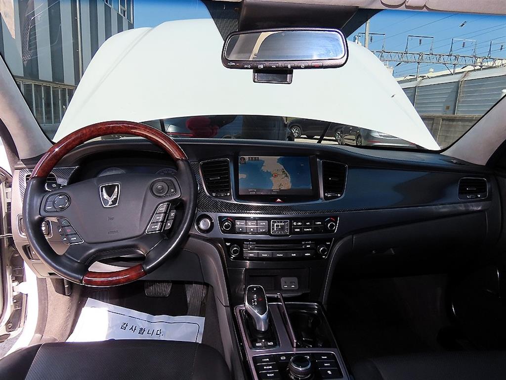 HYUNDAI Equus - Vista 7