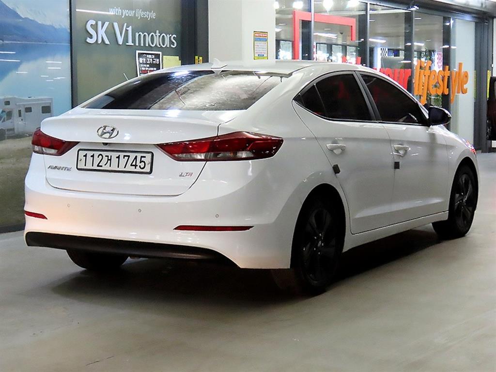 HYUNDAI Avante - Vista 4