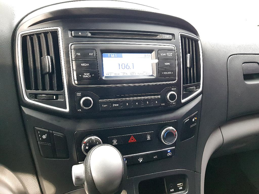 HYUNDAI Starex - Vista 12