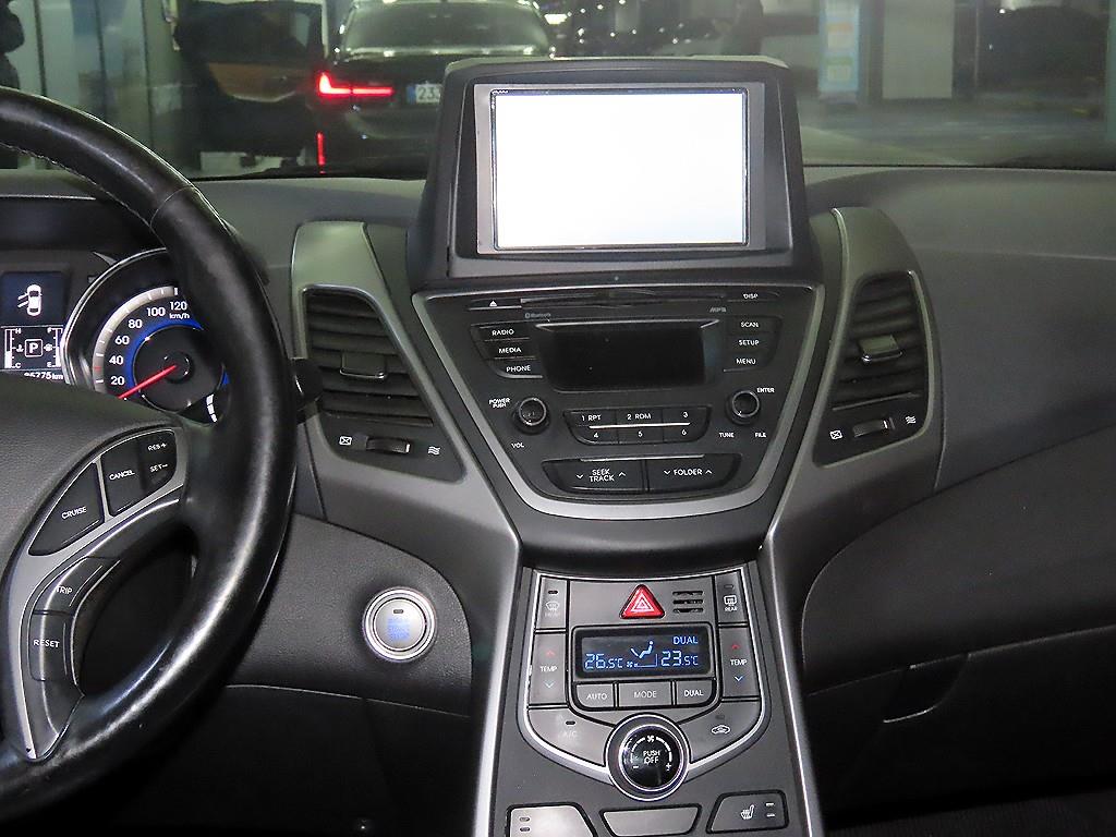 HYUNDAI Avante - Vista 11