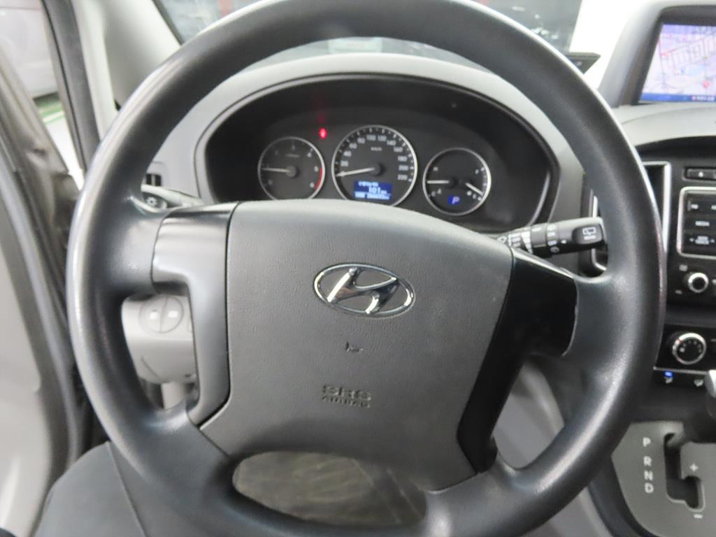 HYUNDAI Starex - Vista 7