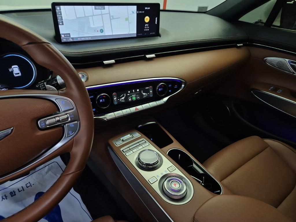 Genesis GV70 - Vista 11