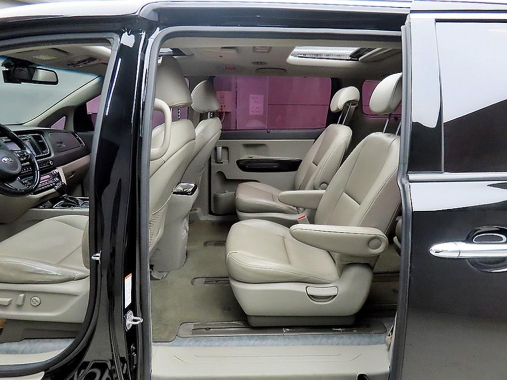 KIA Carnival - Vista 6