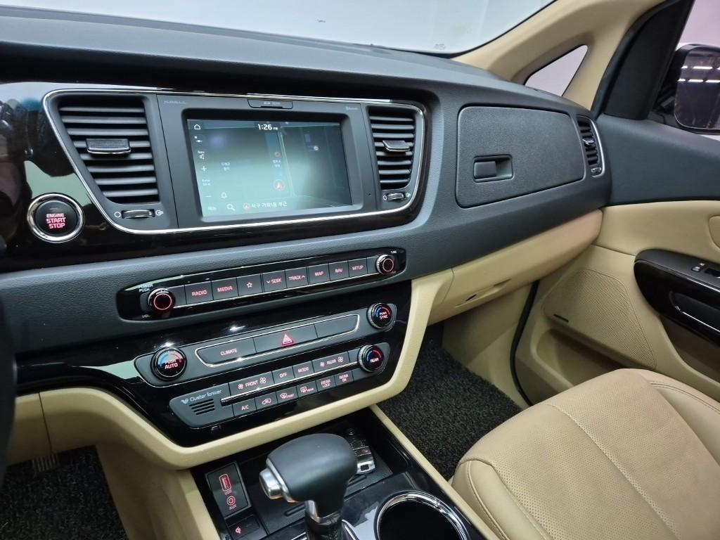 KIA Carnival - Vista 10