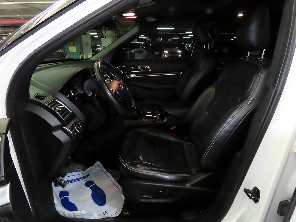 Ford Explorer - Vista 6