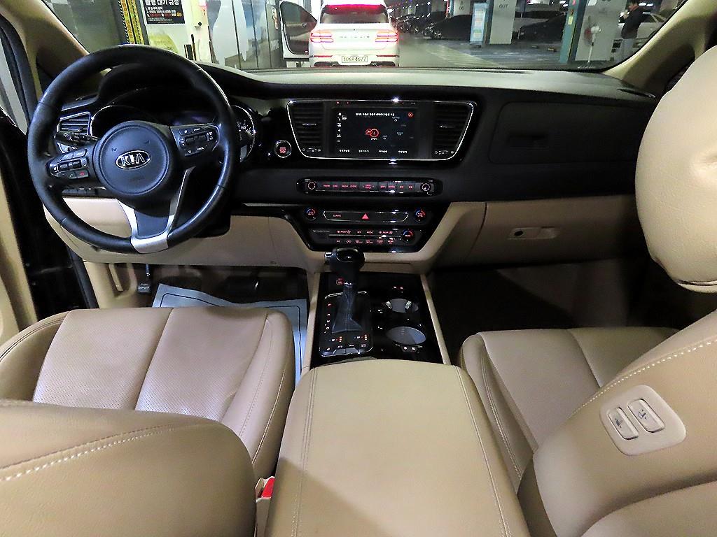KIA Carnival - Vista 10