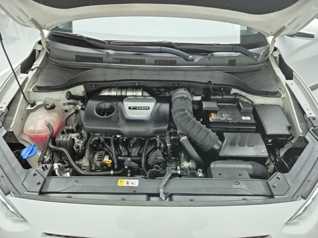 HYUNDAI Kona - Vista 5