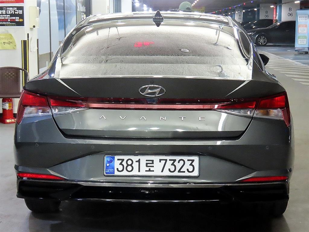 HYUNDAI Avante - Vista 5