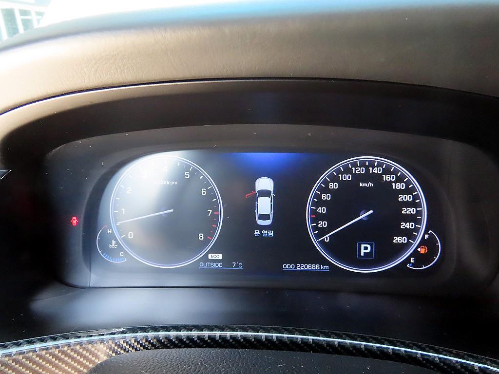 HYUNDAI Equus - Vista 9