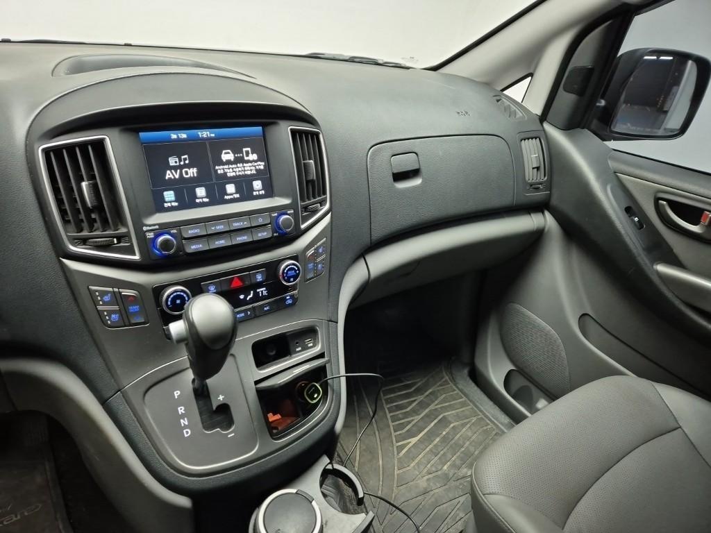 HYUNDAI Starex - Vista 9