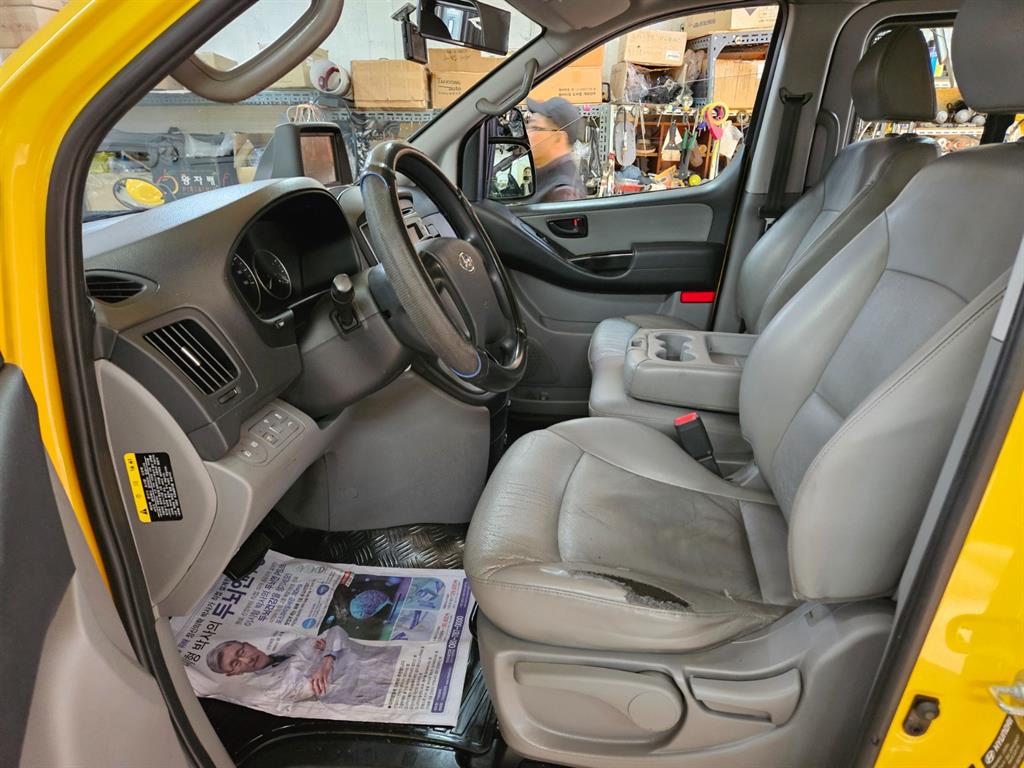 HYUNDAI Starex - Vista 5