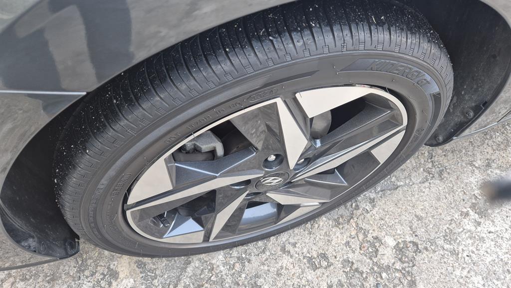 HYUNDAI Avante - Vista 5