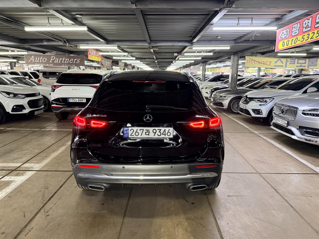 Mercedes Benz GLA Class - Vista 5