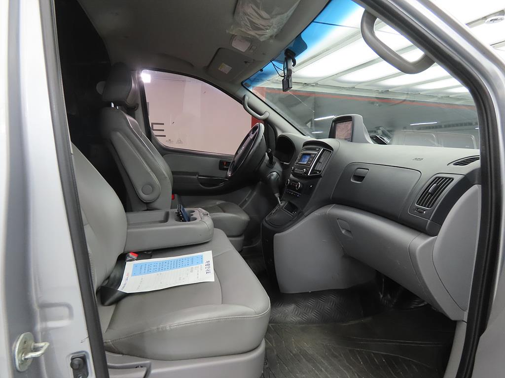 HYUNDAI Starex - Vista 6