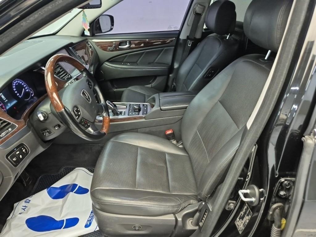 HYUNDAI Equus - Vista 10