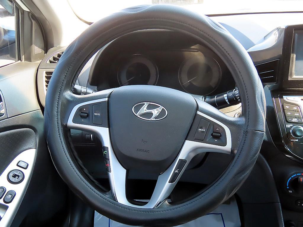 HYUNDAI Accent - Vista 7