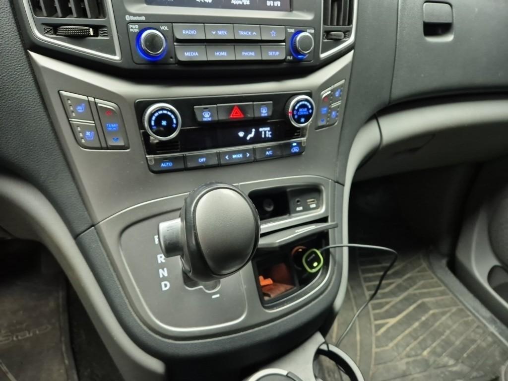 HYUNDAI Starex - Vista 7