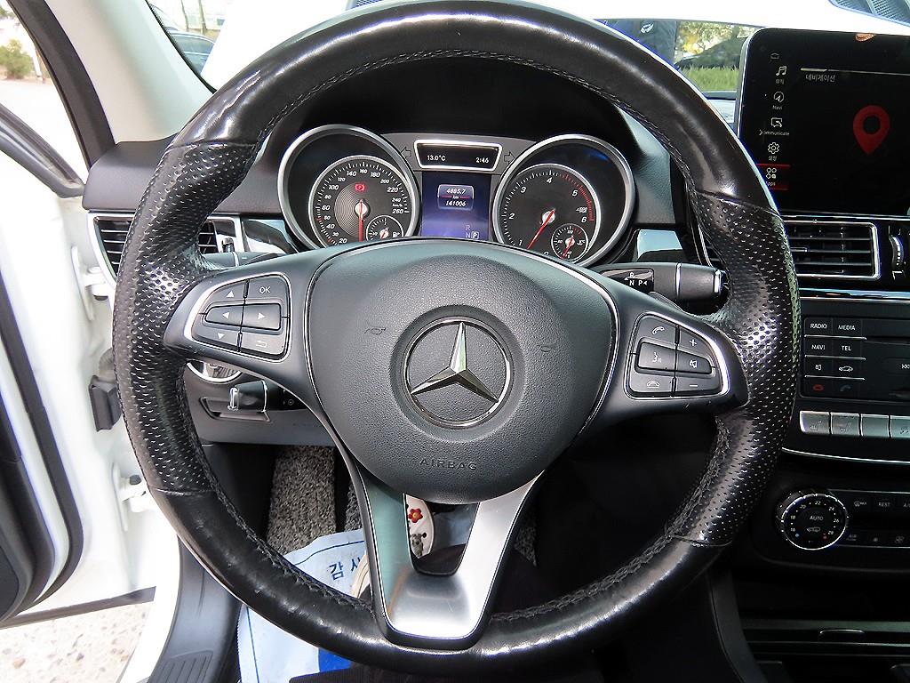 Mercedes Benz GLE Class - Vista 8