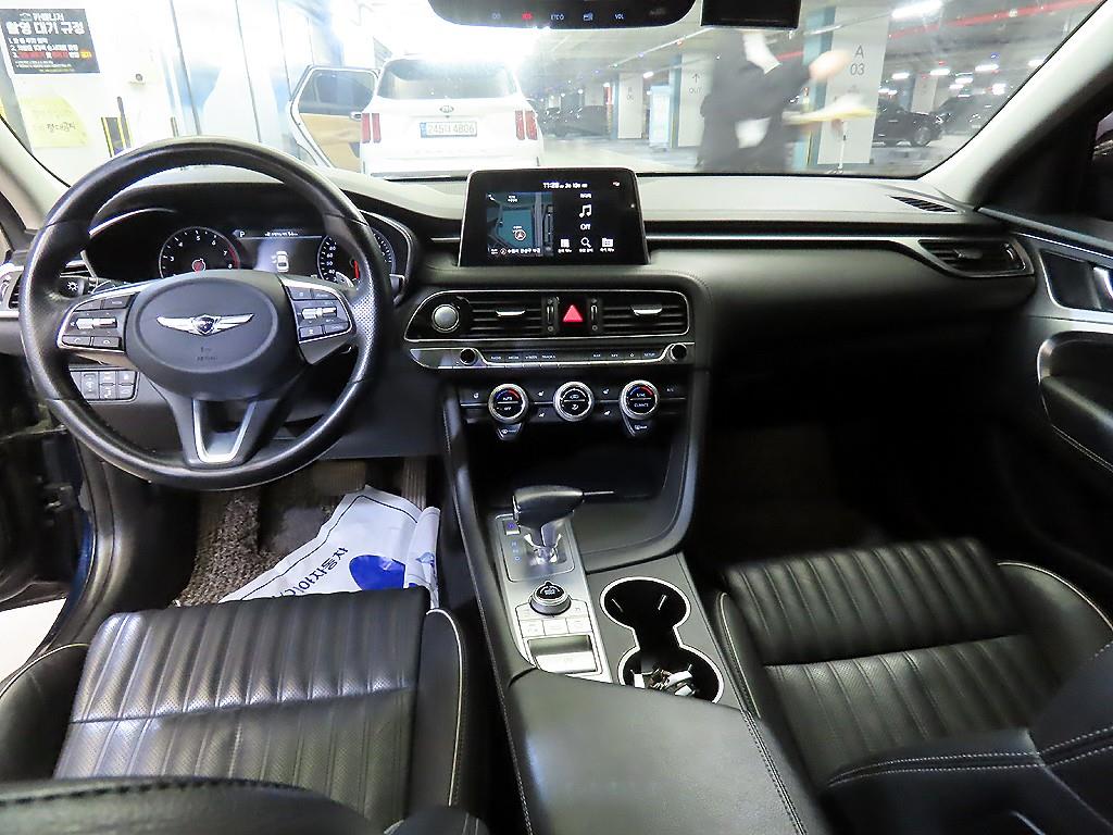 Genesis G70 - Vista 10