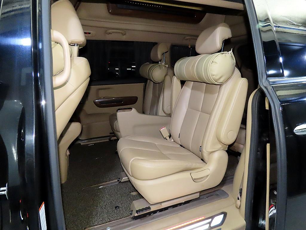 KIA Carnival - Vista 7