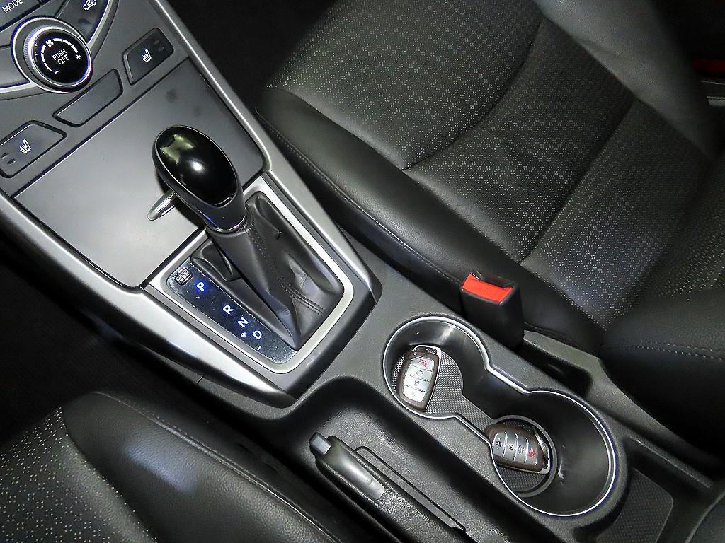 HYUNDAI Avante - Vista 12