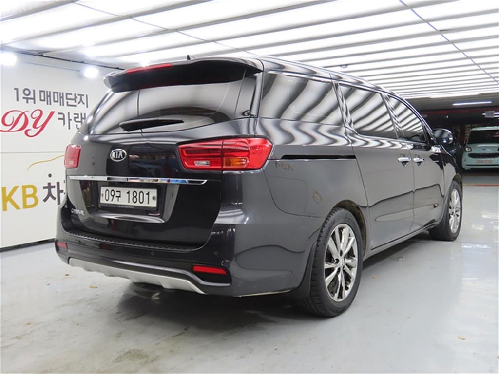KIA Carnival - Vista 4
