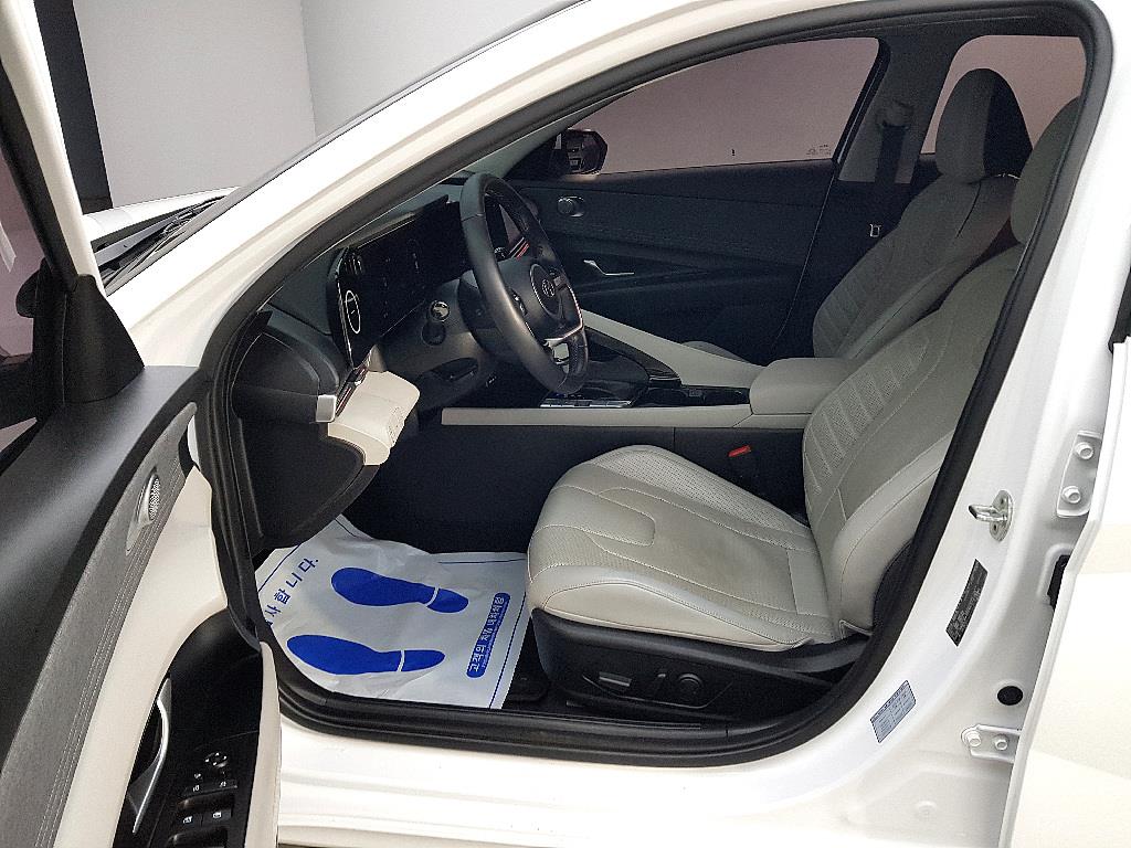 HYUNDAI Avante - Vista 7