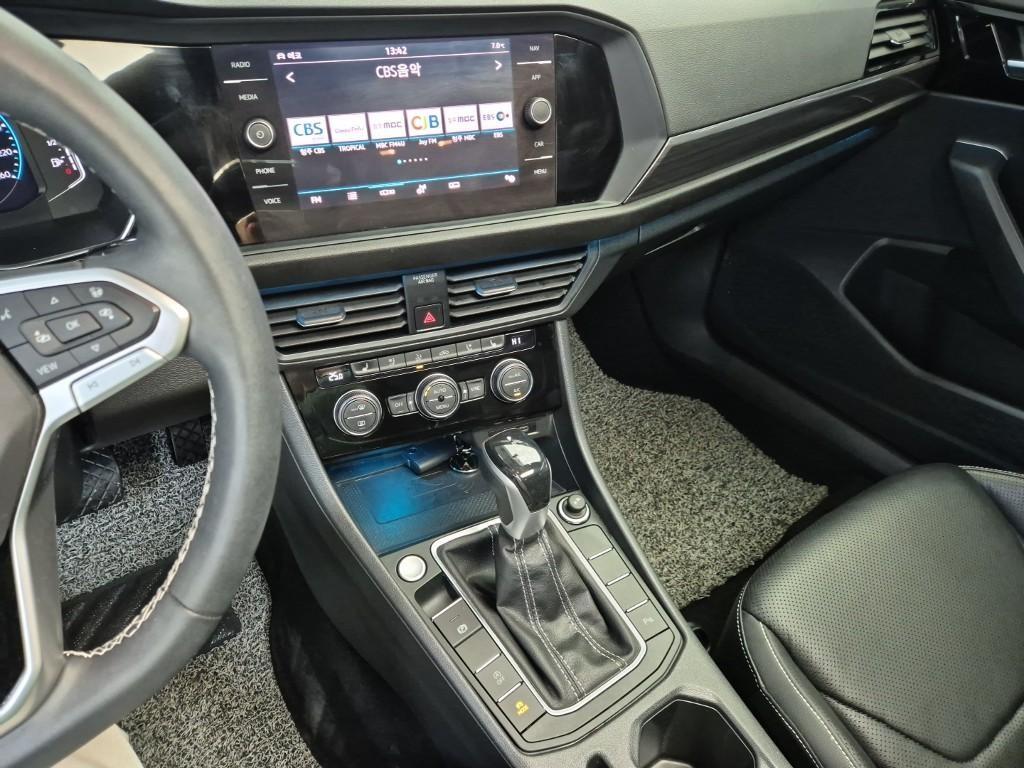 Volkswagen Jetta - Vista 11