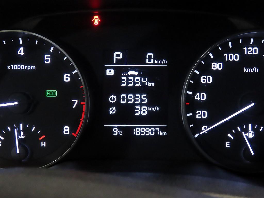 HYUNDAI Avante - Vista 9