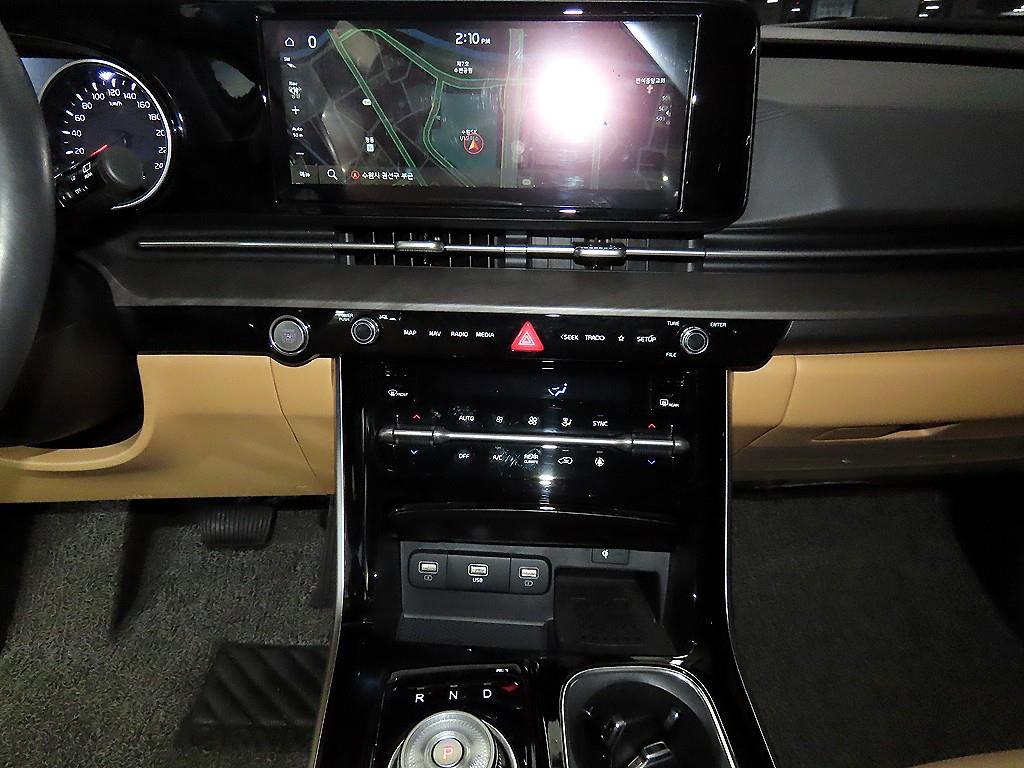 KIA Carnival - Vista 11