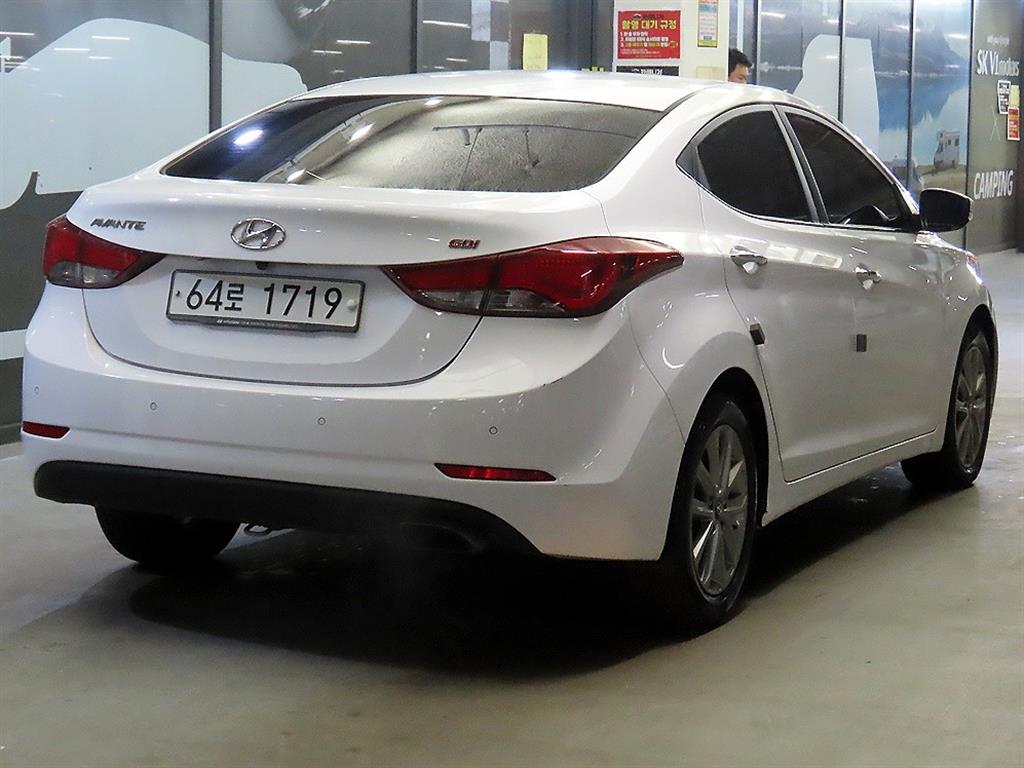 HYUNDAI Avante - Vista 4