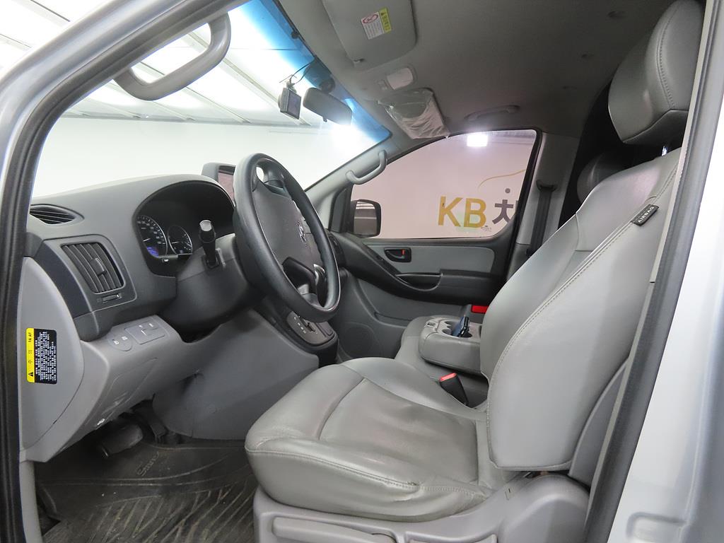 HYUNDAI Starex - Vista 5