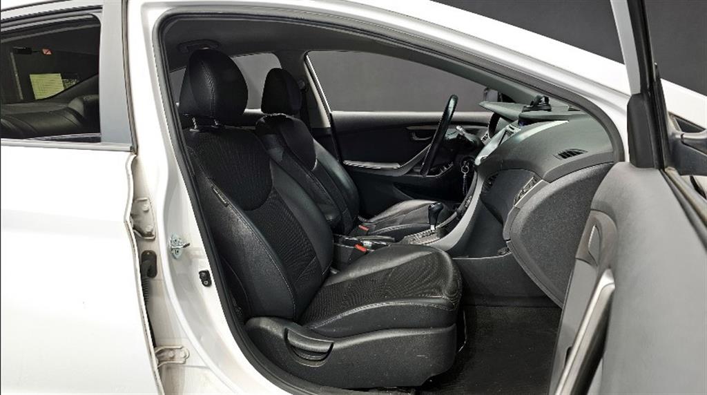 HYUNDAI Avante - Vista 10