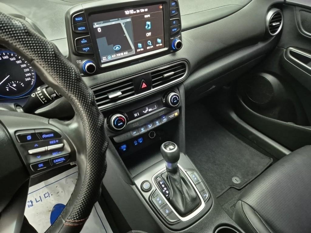 HYUNDAI Kona - Vista 10