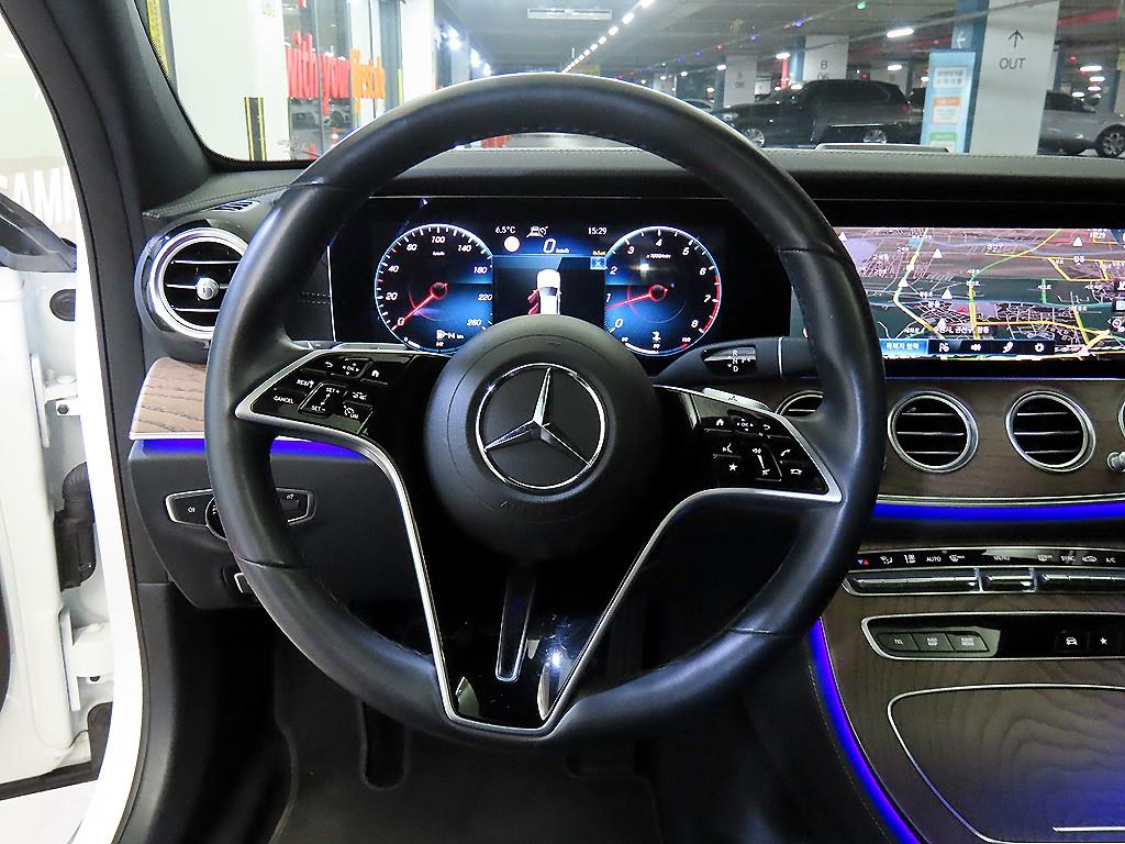 Mercedes Benz E class - Vista 8