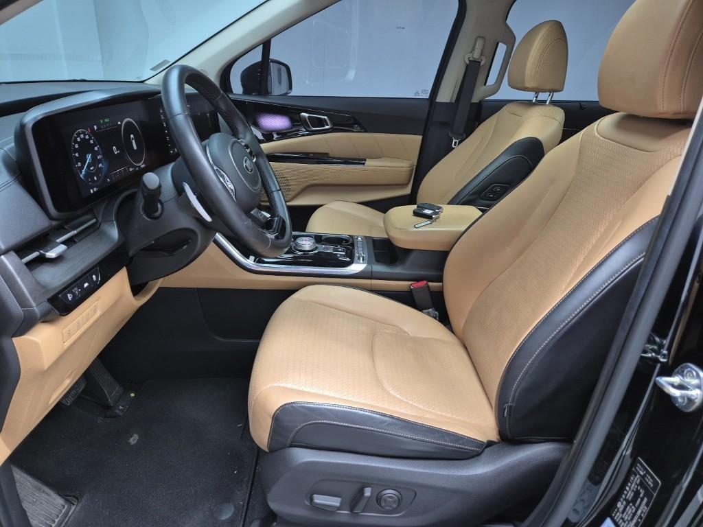 KIA Carnival - Vista 11