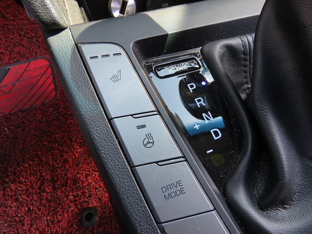 HYUNDAI Avante 2017 Plateado - Importación desde Corea - HF Imports Iquique - Foto 14