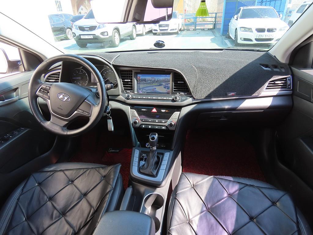 HYUNDAI Avante - Vista 5