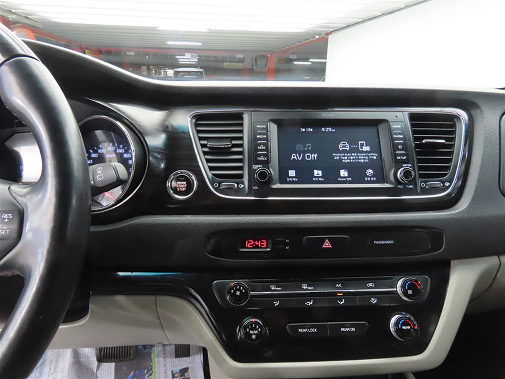 KIA Carnival - Vista 10