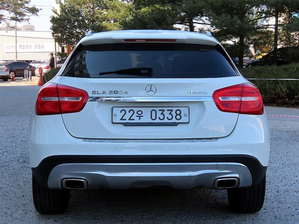 Mercedes Benz GLA Class - Vista 4