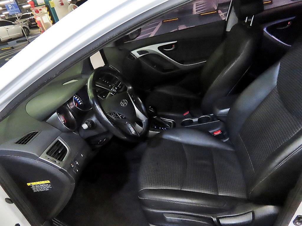 HYUNDAI Avante - Vista 6