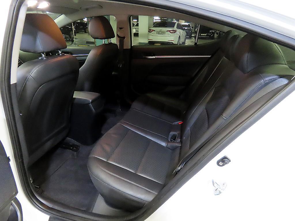 HYUNDAI Avante - Vista 7