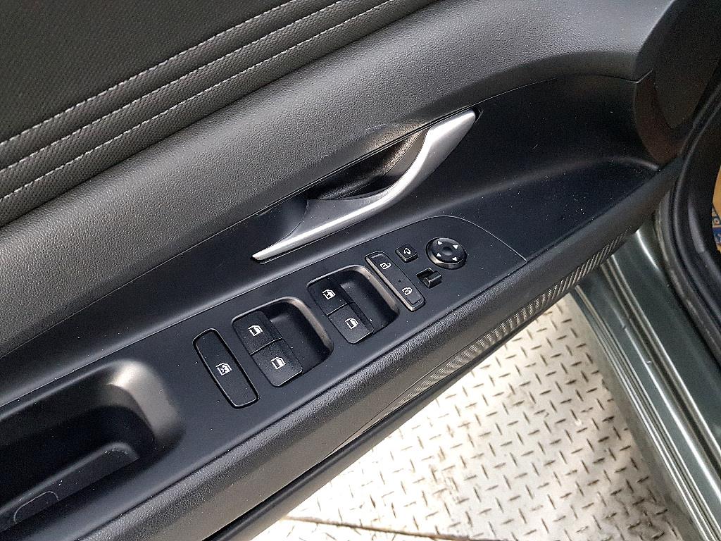 HYUNDAI Avante - Vista 11