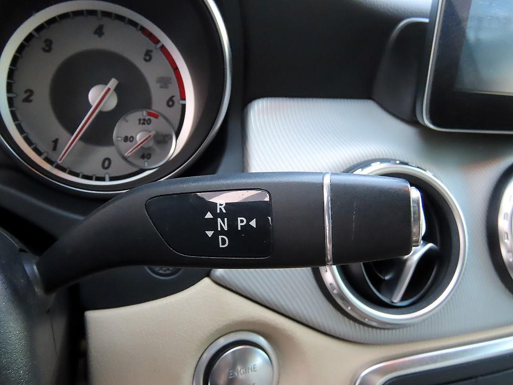 Mercedes Benz GLA Class - Vista 10