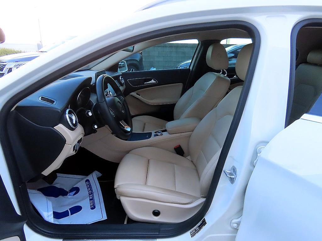 Mercedes Benz GLA Class - Vista 5