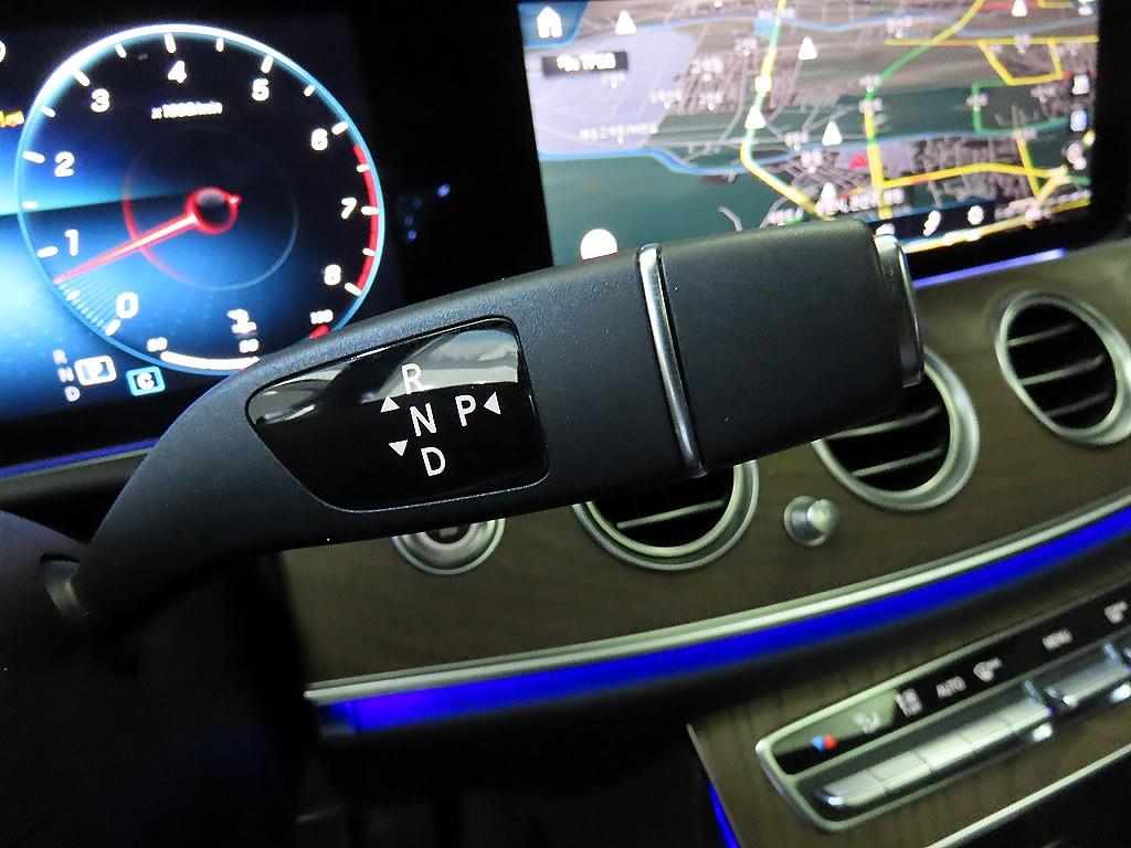 Mercedes Benz E class - Vista 12